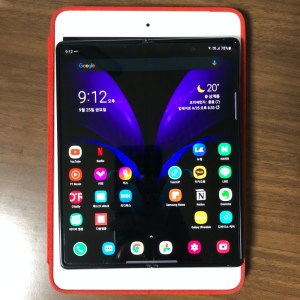 [Stuff] Galaxy Z Fold2 - size